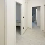 Modern Flat Per 6 Ac Parking *