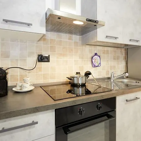 Modern Flat Per 6 Ac Parking דירה