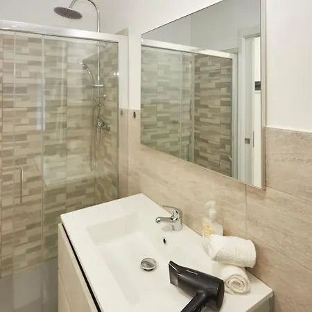 Modern Flat Per 6 Ac Parking אוויאנו