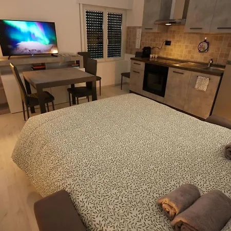 Modern Flat Per 6 Ac Parking *