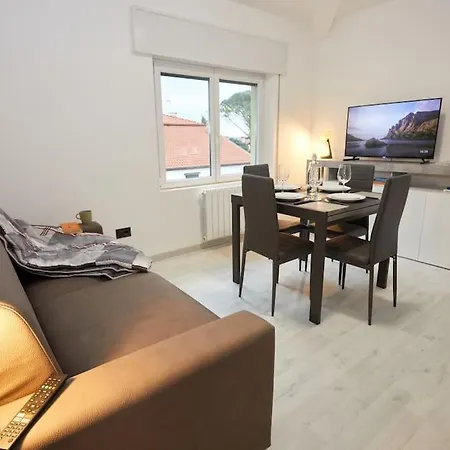 Modern Flat Per 6 Ac Parking דירה אוויאנו