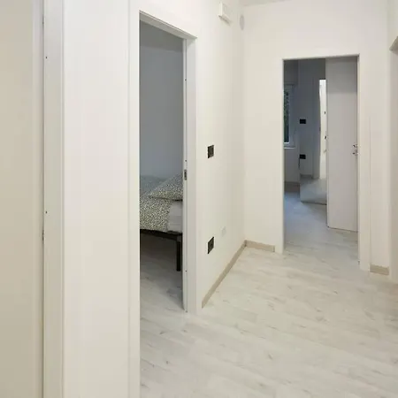 Modern Flat Per 6 Ac Parking *