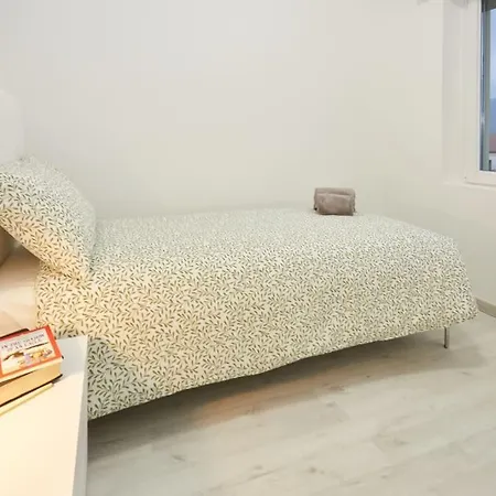 Modern Flat Per 6 Ac Parking דירה