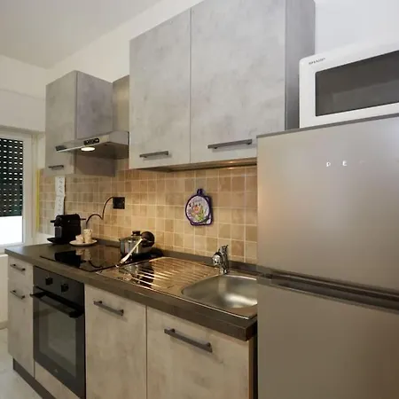 Modern Flat Per 6 Ac Parking דירה