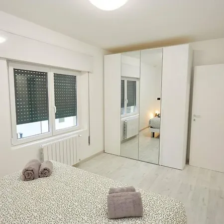 Modern Flat Per 6 Ac Parking *