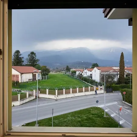 Modern Flat Per 6 Ac Parking * אוויאנו